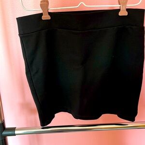 Black mini pencil skirt Large